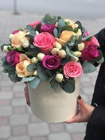Цветочная композиция из Розы в шляпной коробке в Герге