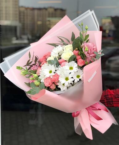 Букет цветов из: Розы, Лизиантусы и Хризантемы в Герге